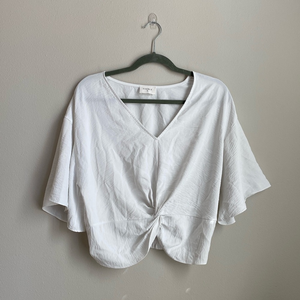 EVERLY VNECK WHITS BELL‎ SLEEVE TOP